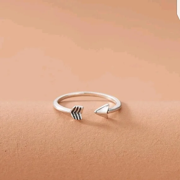 ✨3 for $28✨🆕🏹ARROW DESIGN TOE RING/CUFF🏹 - Picture 3 of 3